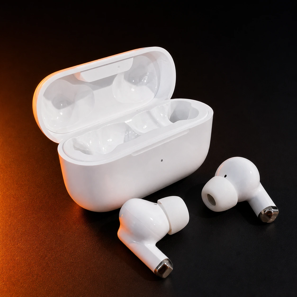 Fone Bluetooth KAIDI KD-780 branco com estojo aberto